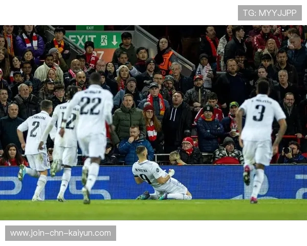 利物浦右脚劲射入网引发掌声